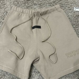 ESSENTIALS Male shorts